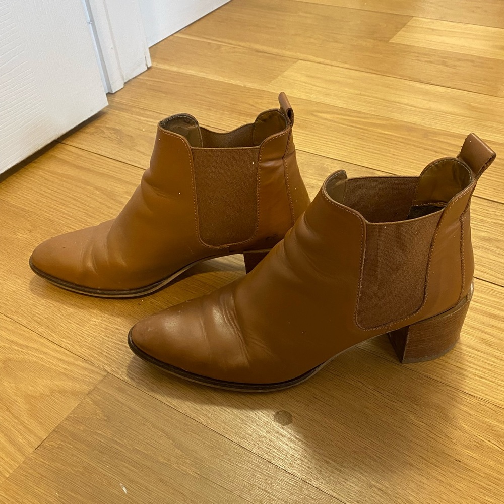 Tan Everlane booties - Picture 2 of 3